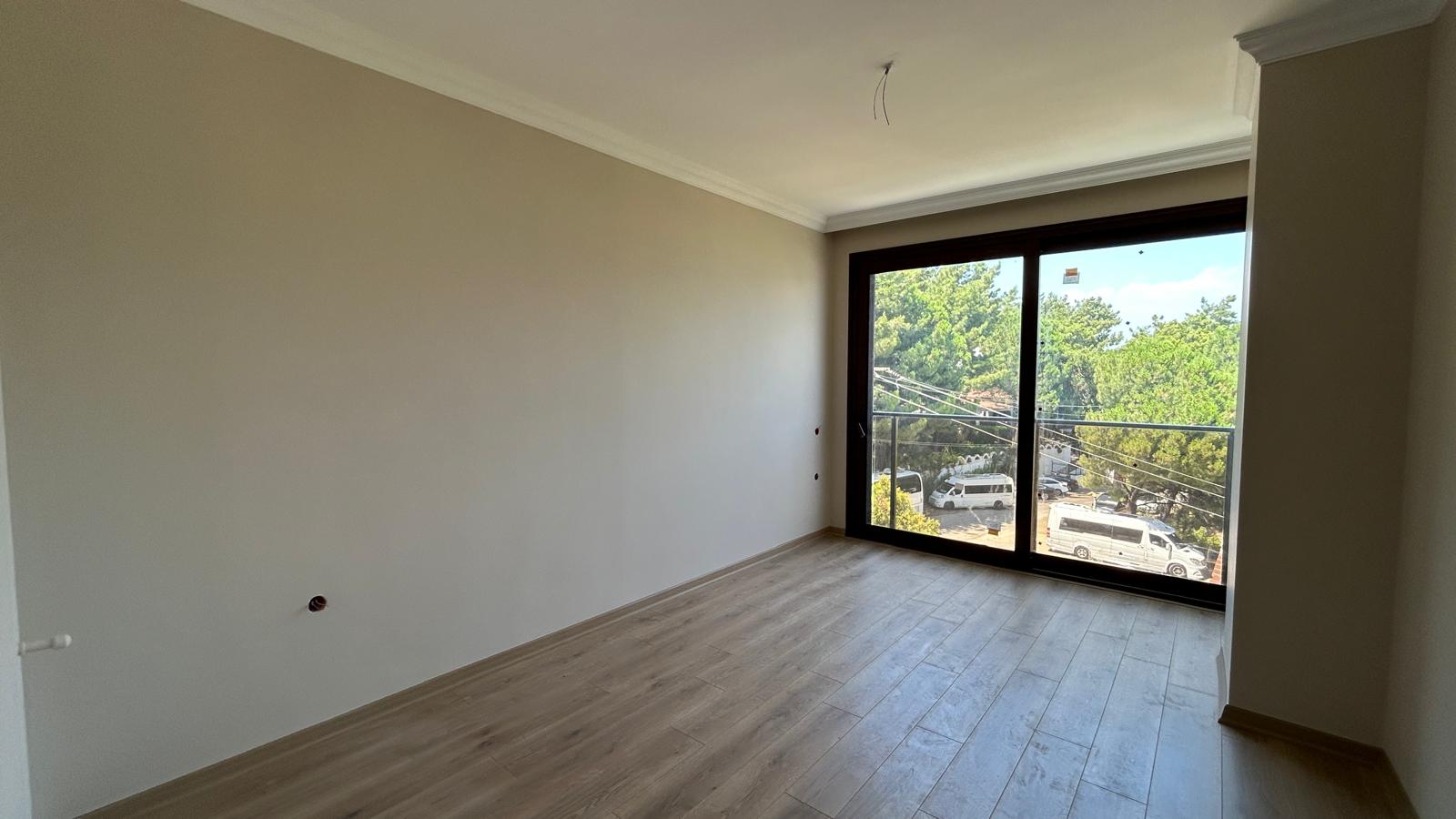 MARMARİS SİTELER BÖLGESİNDE FUL DENİZ MANZARALI 3+1 DÜZ DAİRELER